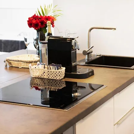 - Loft 7 كمبتن