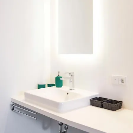 - Loft 7 كمبتن