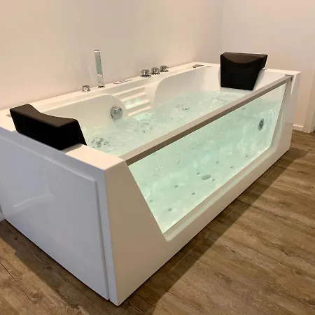 - Loft 7 كمبتن